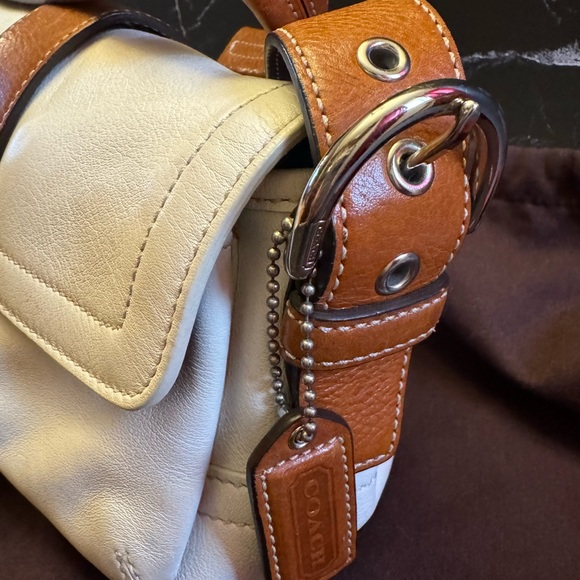 COACH BAG used small shoulder bag COMES WITH COACH DUSTBAG - Picture 2 of 6